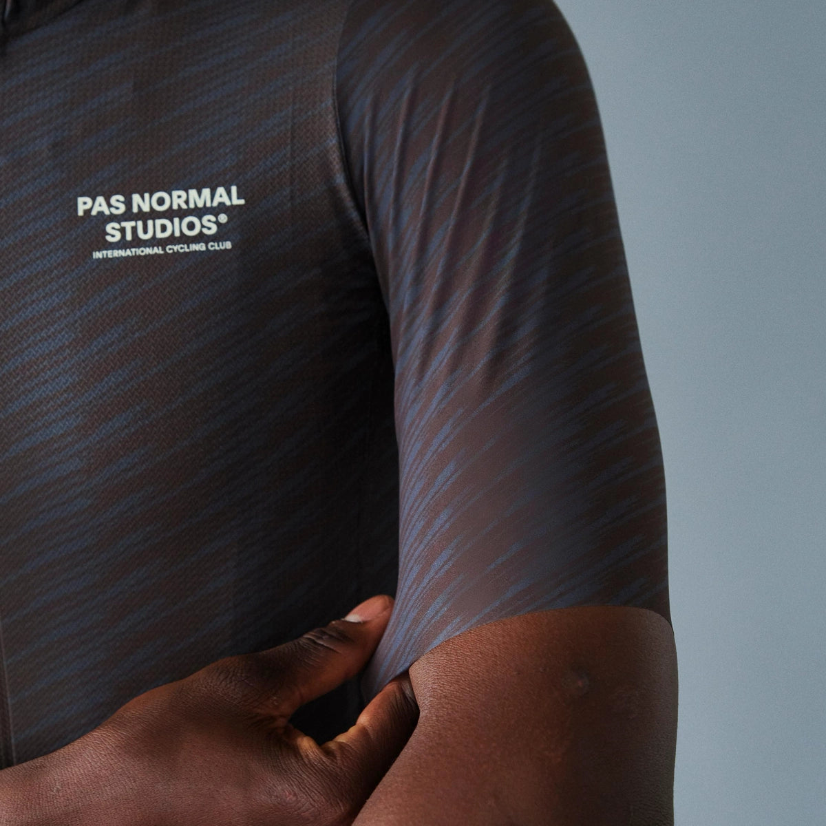 PAS NORMAL STUDIOS Solitude Jersey SS24 - Dark Navy/Light Brown