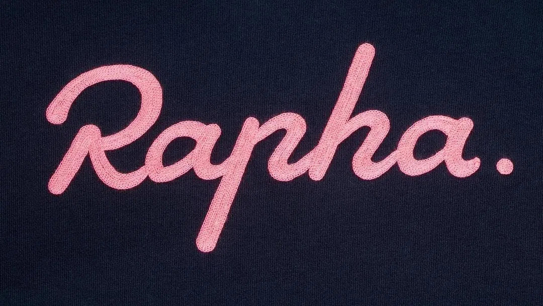 RAPHA MEN LOGO PULLOVER HOODIE - Dark Navy/Pink Default Velodrom Barcelona 